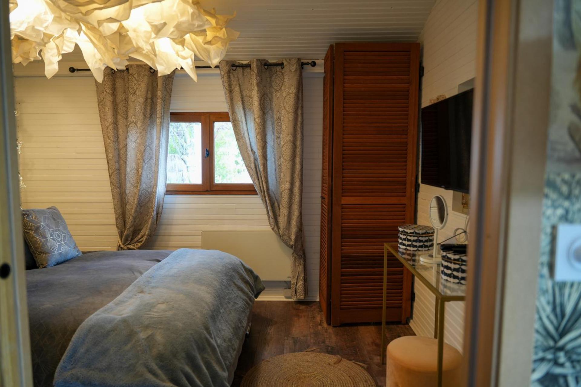 Kaebane 85, Lodge Avec Spa Au Bord De L'Eau Prouilly Bagian luar foto