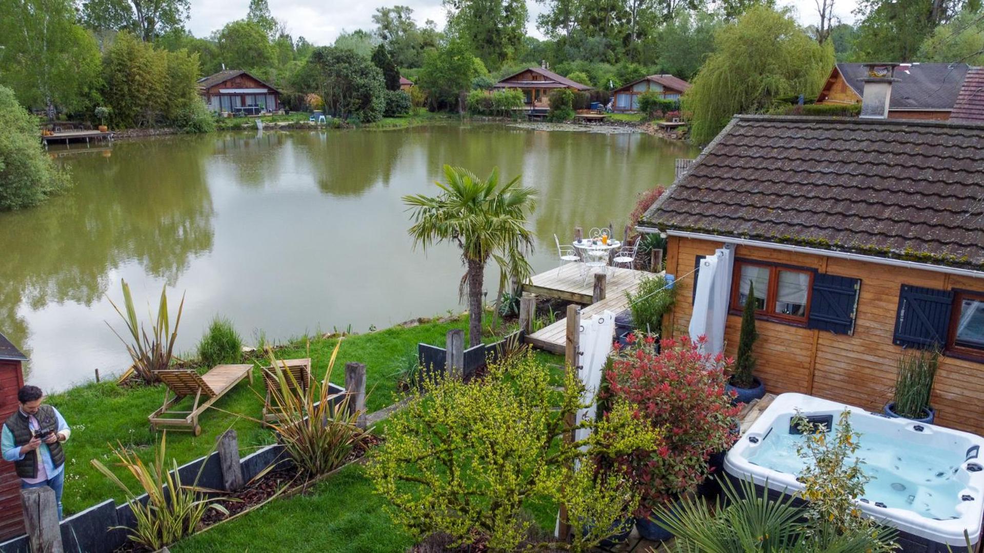 Kaebane 85, Lodge Avec Spa Au Bord De L'Eau Prouilly Bagian luar foto